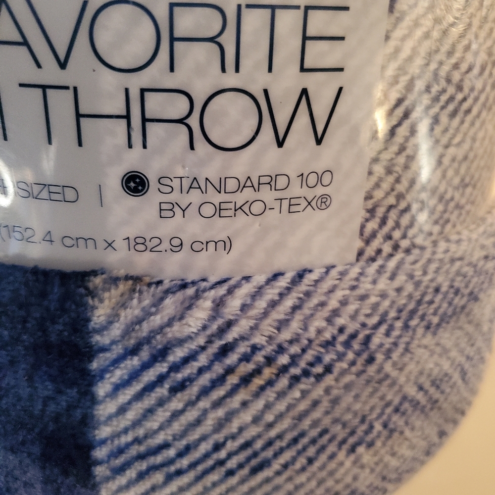 THE BUG ONE BLUE THROW ,NEW FROM Kohls - Picture 4 of 7